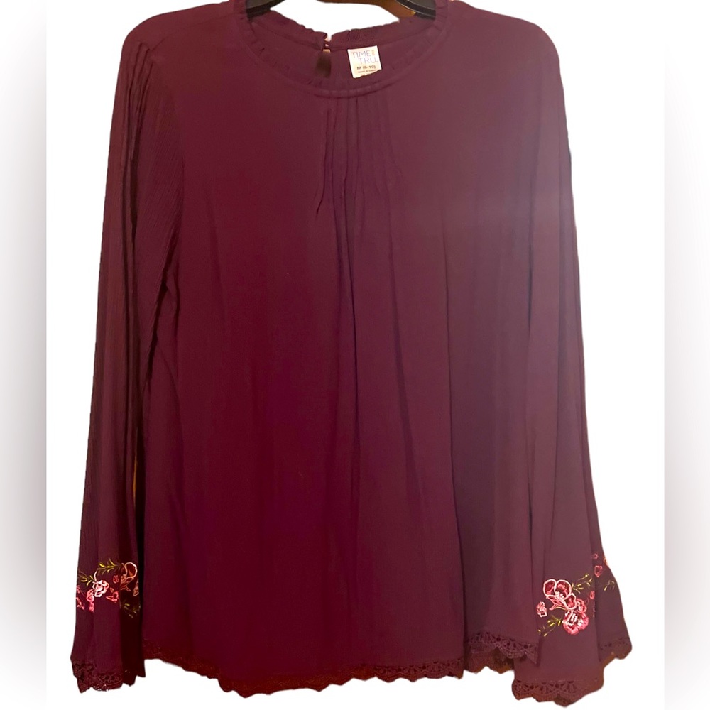 GUC Time and Tru Top Womens Small Maroon Bell Sleeve Floral Crinkle Embroidered